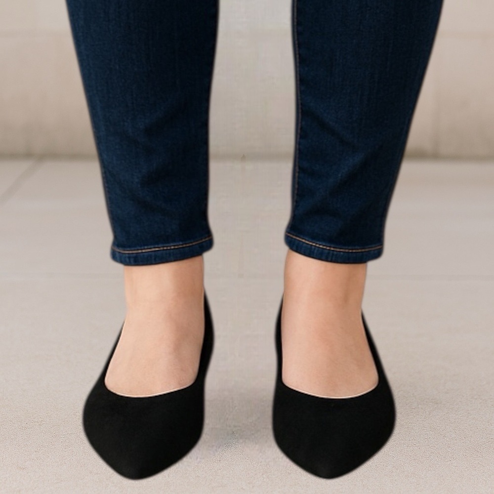 A New Day Black Pointed Toe Flats Women’s Shoes Size 8W